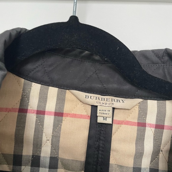 BURBERRY quilted jacket black in size medium - Picture 6 of 8